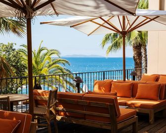 Hôtel Le Bailli De Suffren - Rayol-Canadel-sur-Mer - Balcony