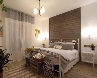 Casa Fiorita 22 Porto Ceresio - Porto Ceresio - Habitación