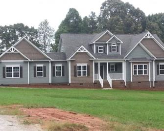 5BR/5B Luxury home on Lake Norman - Davidson - Building