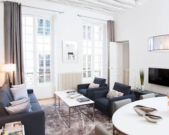 Livinparis - Luxury 2 Bedrooms Le Marais I - Paris - Living room