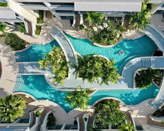 Savannah Beach Club - Hastings - Pool
