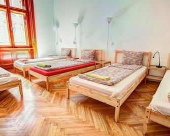 Pal's Hostel And Apartments - Budapest - Bedroom