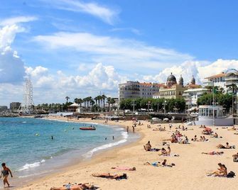 Nouvel Hotel - סן-רפאל - חוף