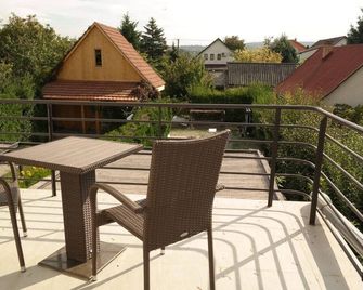 Semi-detached house for six people with a garden - Szántód - Balcony