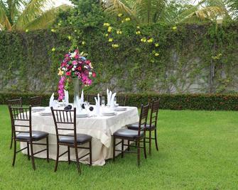 Hotel Baez Paraiso - Paraiso - Patio