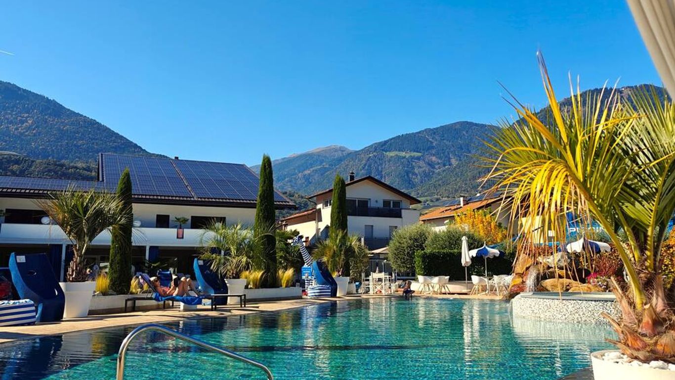 Holiday Resort Schlosshof Luxury Camping & Charming Hotel