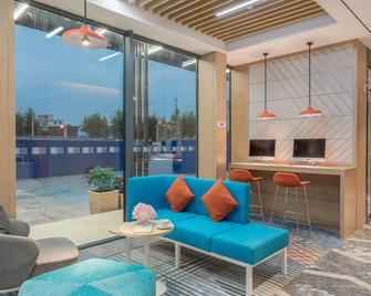 Holiday Inn Express Shanghai Jiading Center By IHG - שנחאי - סלון
