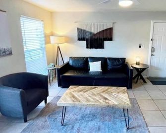 ReEnergize South Central 5 mi from downtown VA - אוסטין - סלון