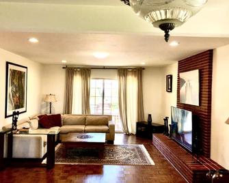 Sunset View - El Cerrito - Living room