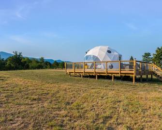 Tranquil Dome at Faraway Camp - Luray - Budova