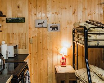 Great 'Bear Cub' Studio Home 9 mi Glacier - Martin City - Kitchen
