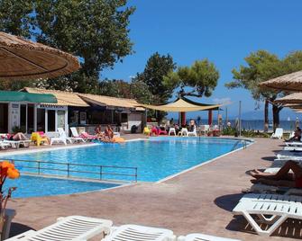Koulouris Beach Hotel - Kavos - Piscina