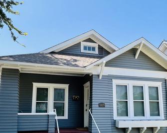 Pioneer Cottage - Pawhuska - Building