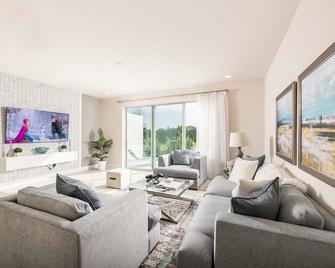 ET013 - Coastal Townhouse with Themed Bedroom at Reunion - Bay Lake - Living room