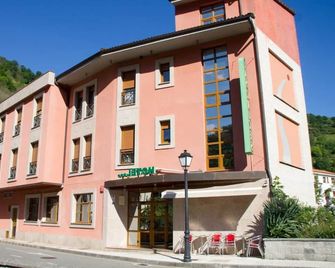 Hotel las Cruces - Belmonte - Edificio