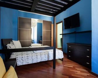 Colorful apt in Milano - Milan - Bedroom