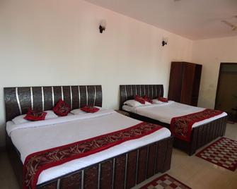 Dewdrop Classic Fall resort - מוסורי - חדר שינה