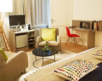 B&B Alphabet - Luxury Guesthouse and Art Gallery - Bruges - Living room