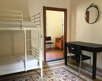 New Hostel Florence - Florens - Sovrum