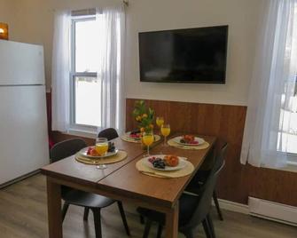 New! Chalet with spa in the forest- Nature awaits! - Saint-Tite-des-Caps - Comedor