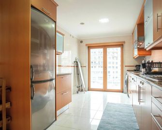 Modern 2-bedroom flat in Odivelas - Odivelas - Küche