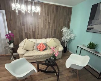 Studio complete near Raven Rock - Lillington - Living room