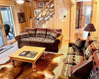 Chalet in the Pines - Fish Camp - Wohnzimmer