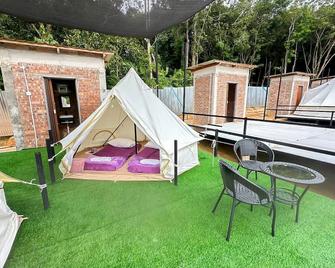 Dnamie Glamping - Lux Tent - Kecil - Pati