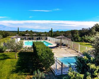 Hotel Restaurant Le Gardon - Pont du Gard - Collias - Басейн