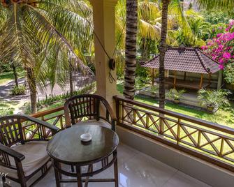 Arya Amed Beach Resort and Dive Center - Abang - מרפסת