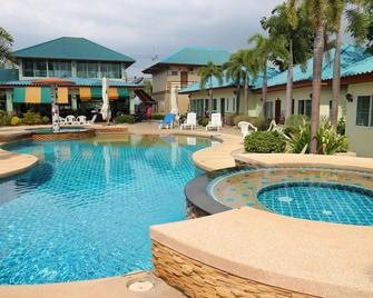 Ponderosa Resort - Bang Lamung - Piscina