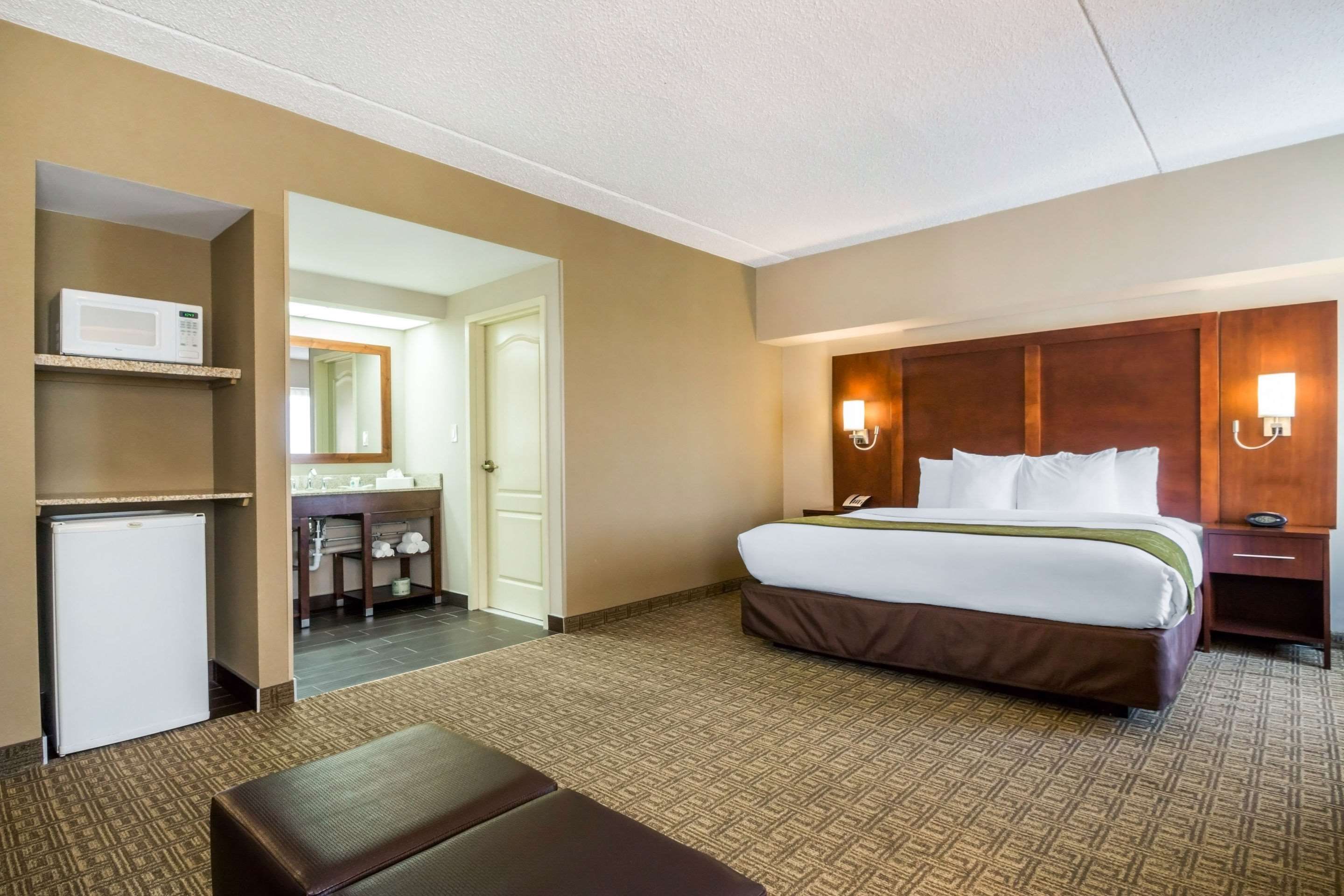 Comfort Suites At Woodbridge C 134 C 1 8 3 Avenel Hotel