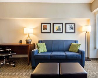 Comfort Suites at Woodbridge - Avenel - Huiskamer