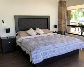 Exclusive Villa With A Great View ! - Santiago - Bedroom