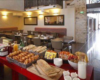 Maison d'Hôtes Les Herbes Folles - Mauregard - Buffet