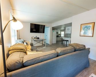 Spacious Cottage, Near Augusta Masters, Dt Aiken, Usca, Sav River Site. - Aiken - Living room