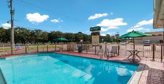 Quality Inn Little Creek - Virginia Beach - Piscina