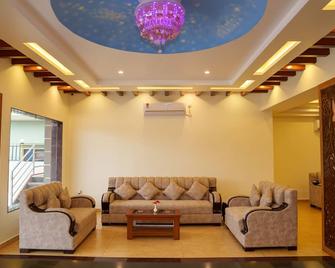 Hotel Ultra International - Siddharthanagar - Living room