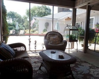 If You Want Much More Than a Hotel Room in Maryville, Tn - Maryville - Living room