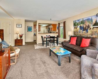 Sneaky Moose Townhome 2br 2ba - Kenai - Sala de estar