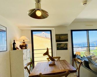 Coté Plage pied dans l'eau vue mer - Propriano - Dining room