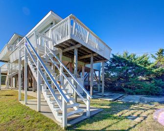 Semi-Oceanfront Beach Cottage I. Access Across Street To Shops And Restaurants - Avon - Edificio