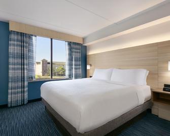 Holiday Inn Express Hotel & Suites Norfolk Airport By IHG - Norfolk - Bedroom