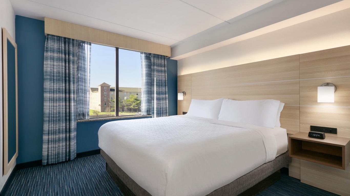 Holiday Inn Express Hotel & Suites Norfolk Airport By IHG