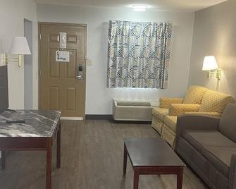 FairBridge Inn & Suites - McDonough - Living room