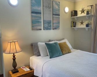 Hilltop Tavern & Inn - Apple Valley - Habitación