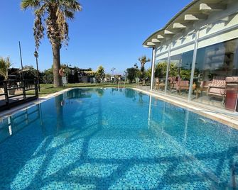 Rooms Smart Luxury Hotel & Beach - Cesme - Piscina