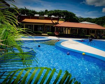 Hotel & Villas Huetares - Playa Hermosa - Piscina