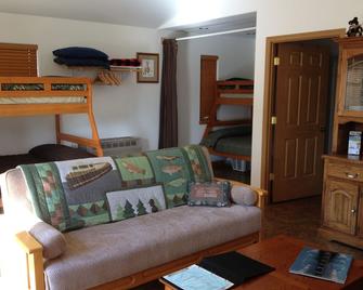 \'Fool's Inn\' Cabin Next Door To Fishing Fool Charters - Ninilchik - Sala de estar