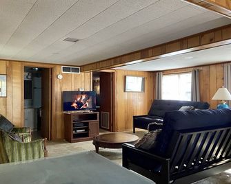 Frio River! - Leakey - Living room
